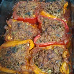 Перец, фаршированный гречневой кашей с овощами