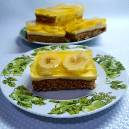 Банановое желейное пирожное