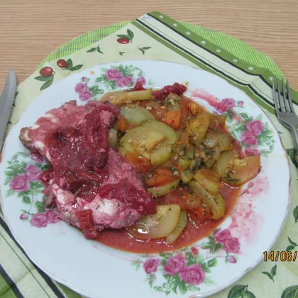 Мясо в сливово-сметанном соусе+кабачки тушёные