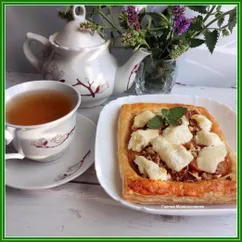 Пирог с грушей, орехами и сулугуни