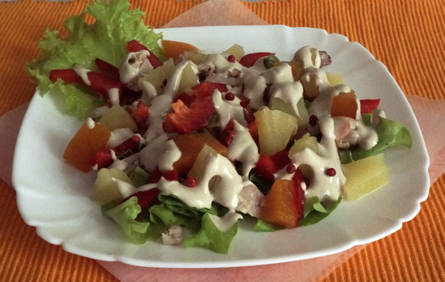 Салат с курицей и ананасом на Новый год