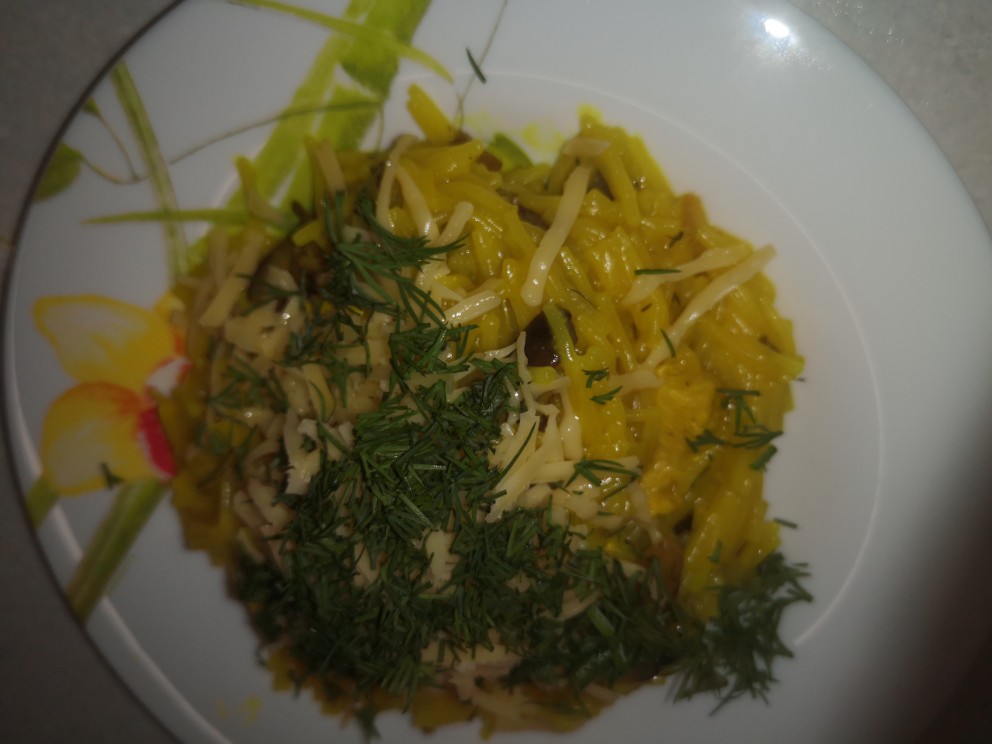Мелкая вермишель с курицей и грибами