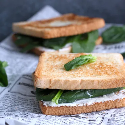 Сэндвичи со шпинатом и творожным сыром