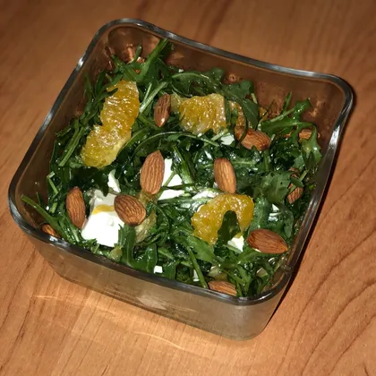 Лёгкий салат с рукколой и апельсином