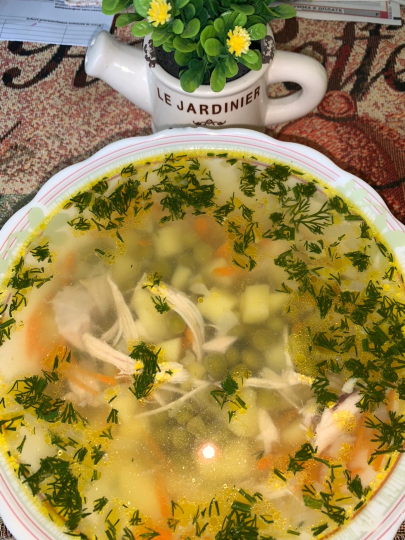 Суп с консервированным горошком на курином бульоне