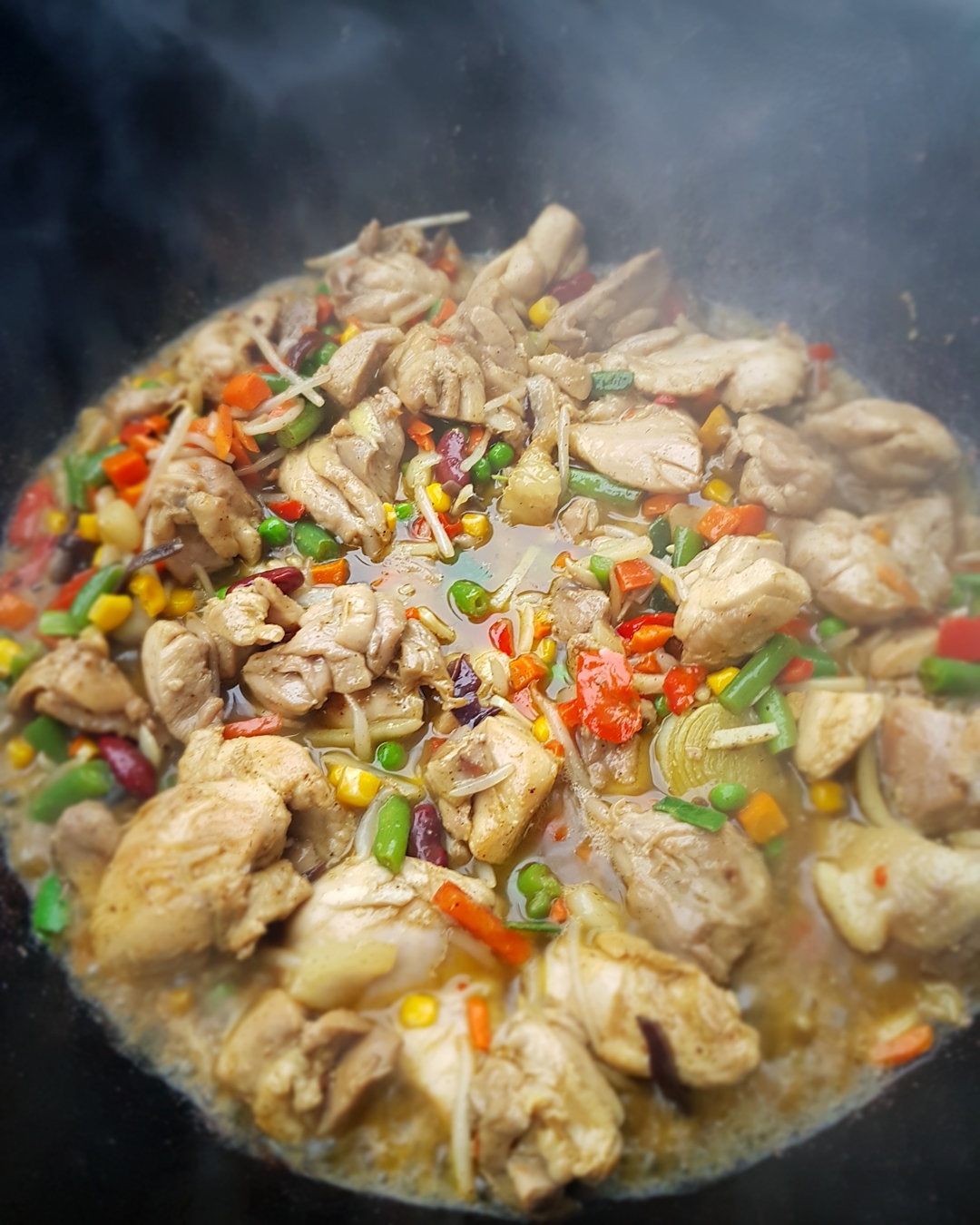 Пенне с курицей И овощами в казане