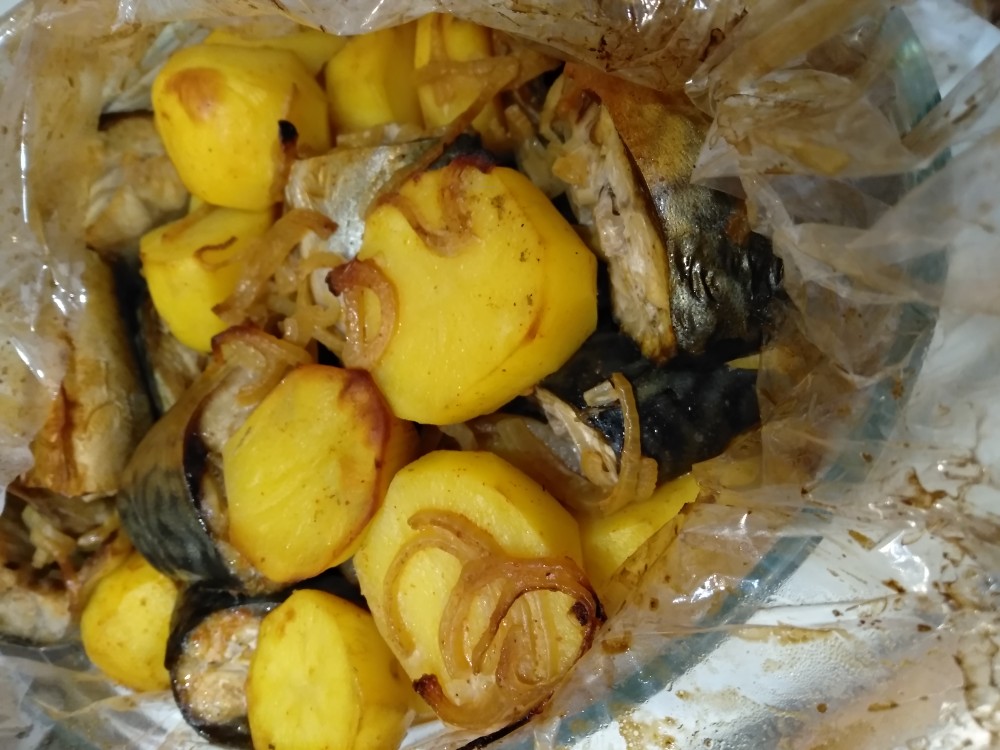 Запечённая скумбрия с картофелем 👌