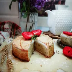 Банановый сметанник с меренгой и клубникой🍰🍌🍓