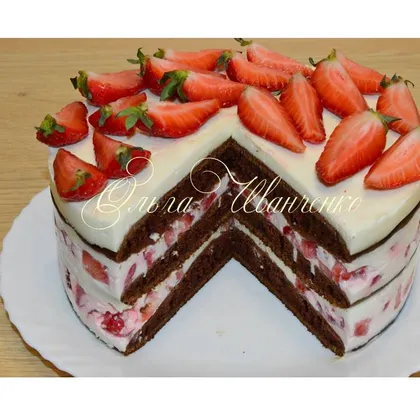 Торт шоколадный с ягодами на сковороде