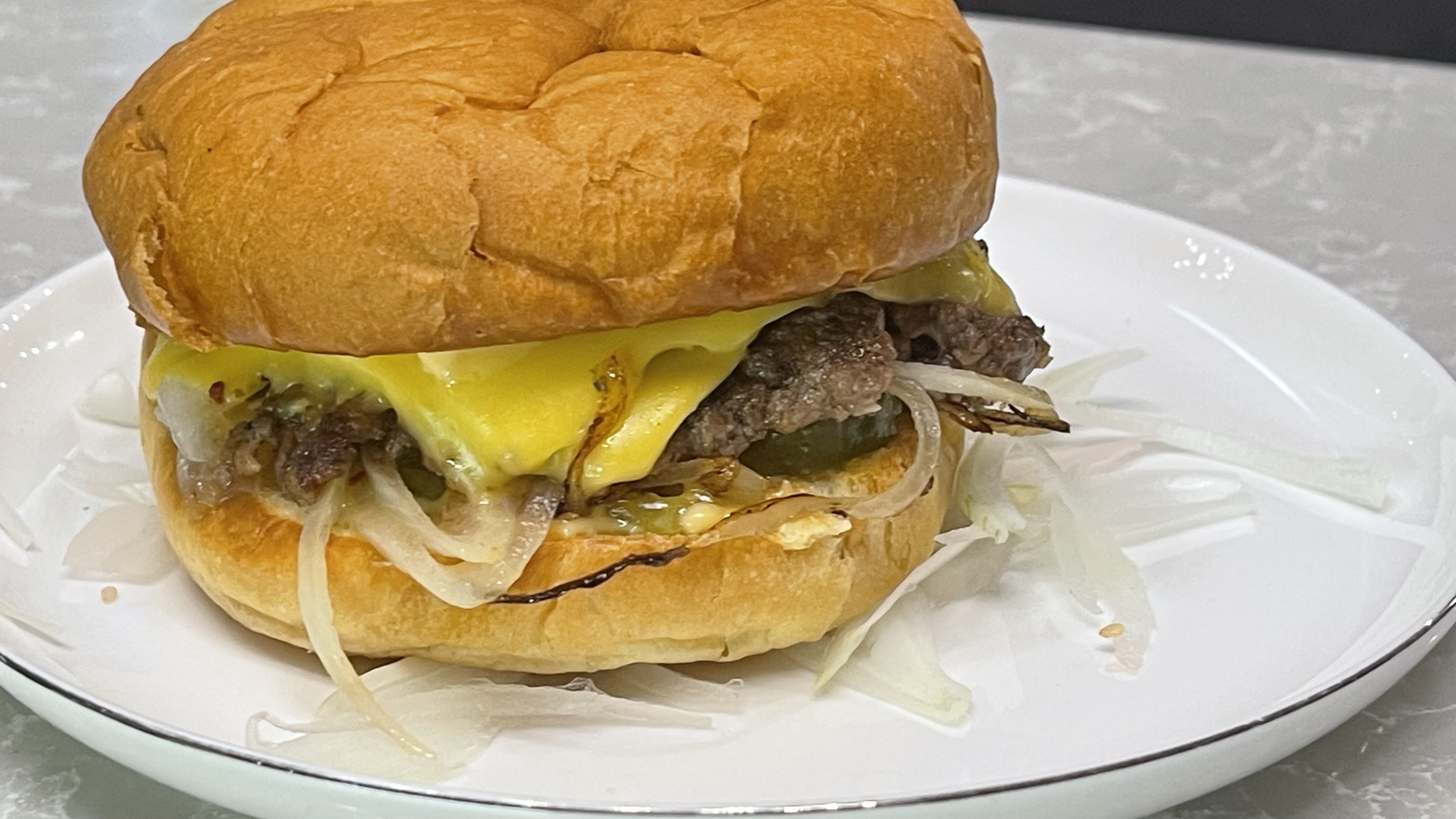 Смэш бургер. Раздавленный бургер. Smashburger