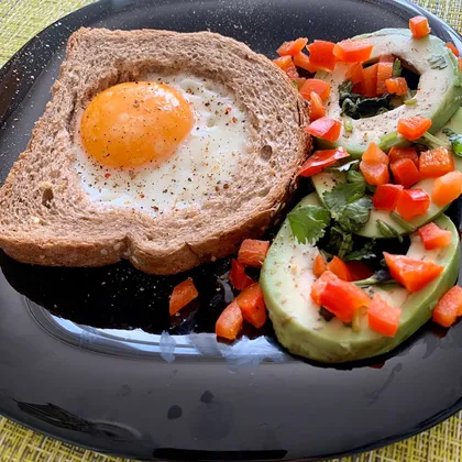 Завтрак с яйцом и авокадо 🥑