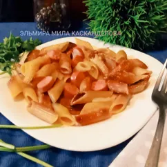 Жареные макароны с сосисками