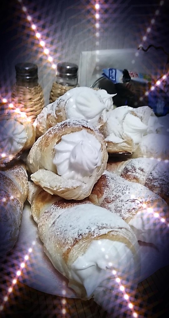 Слоёные трубочки с белковым кремом