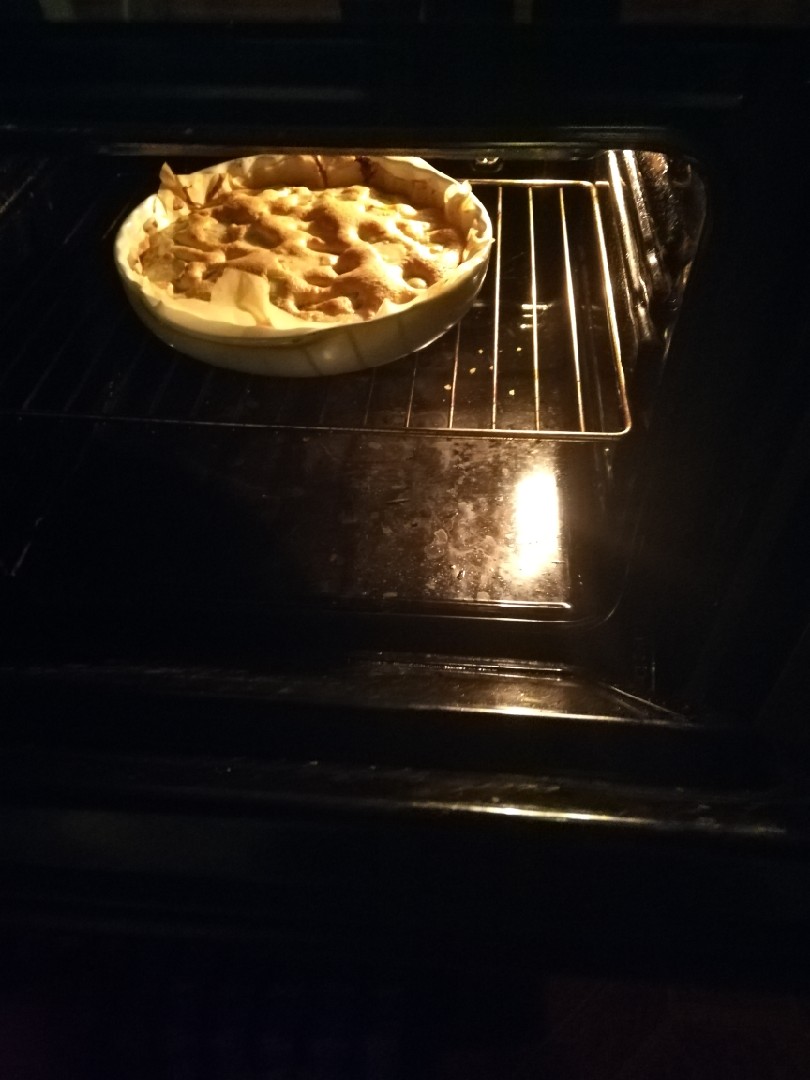 Грушевая шарлотка