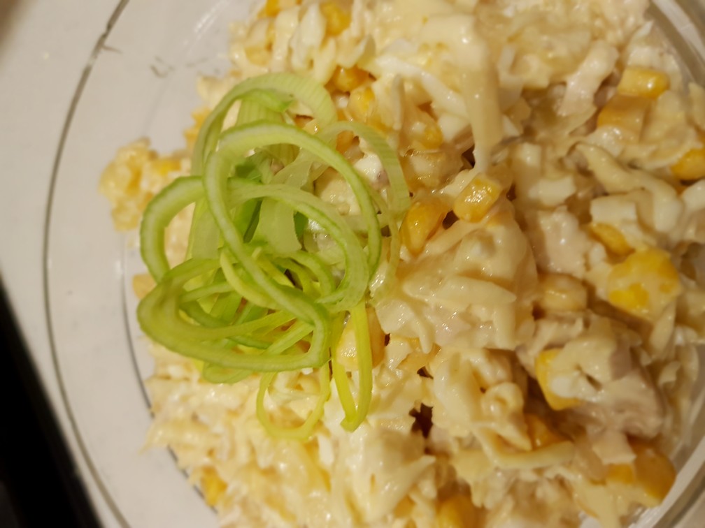 Салат с курицей и ананасом
