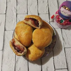 Пирожки из духовки со сливой и изюмом