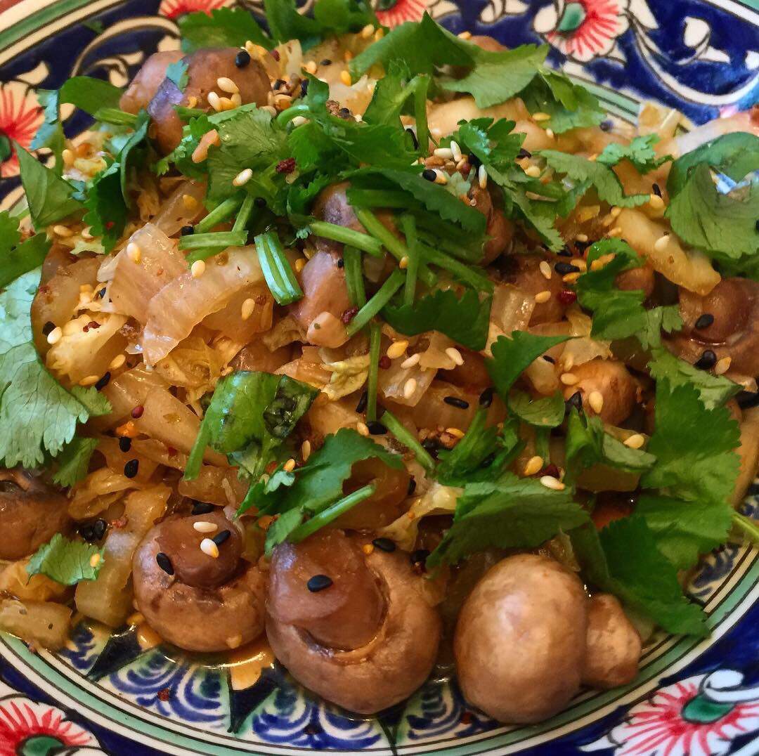 Салаты из пекинской капусты с грибами — рецепты с пошаговыми фото и видео