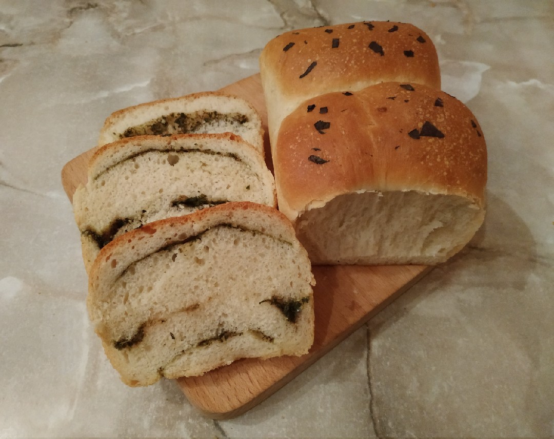 Хлеб с базиликовой пастой
