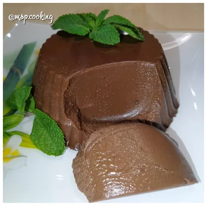 Шоколадный пудинг из манной крупы с орехами