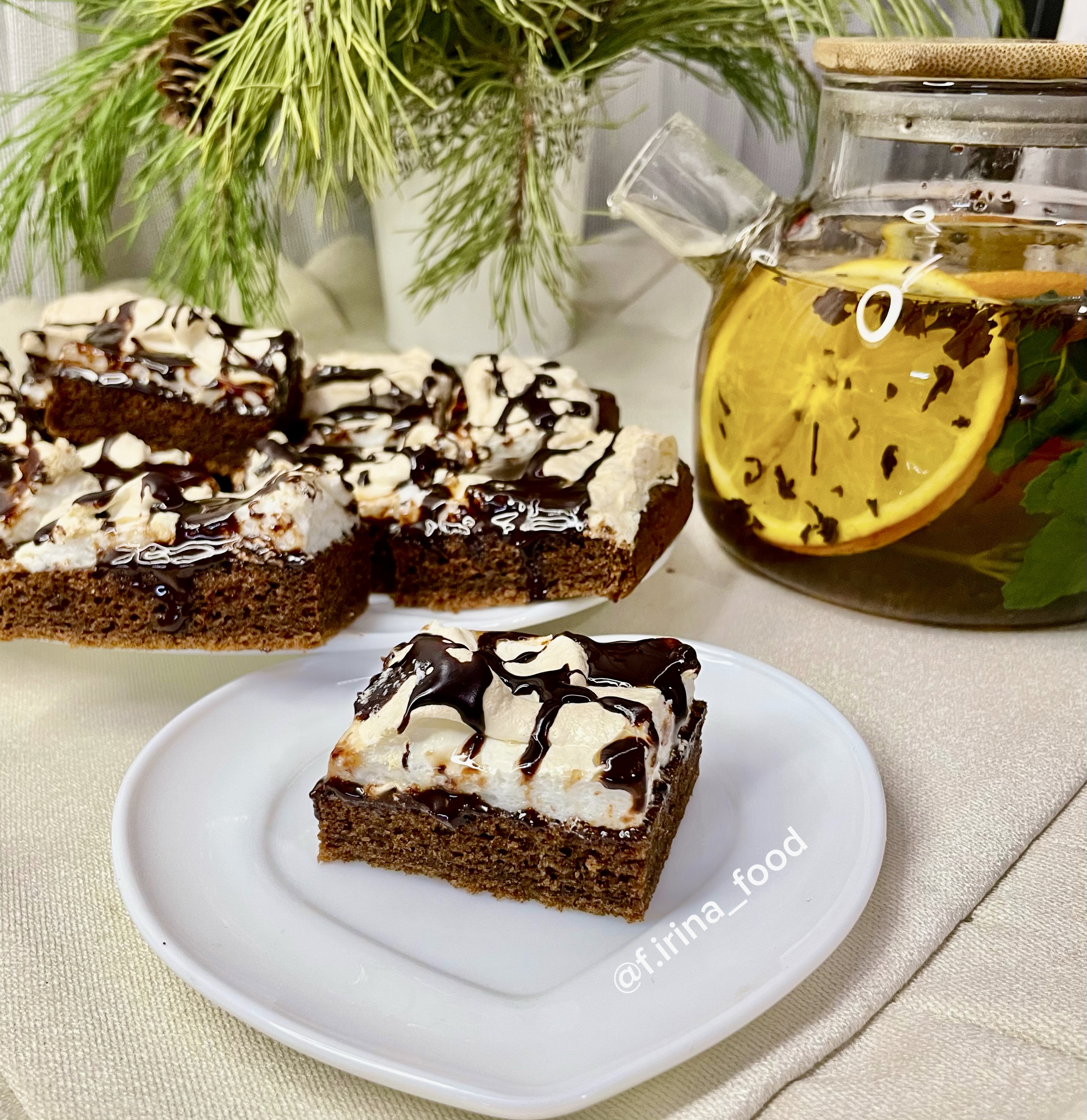 Шоколадный пирог с меренгой