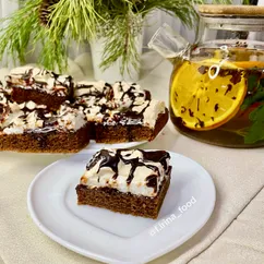 Шоколадный пирог с меренгой