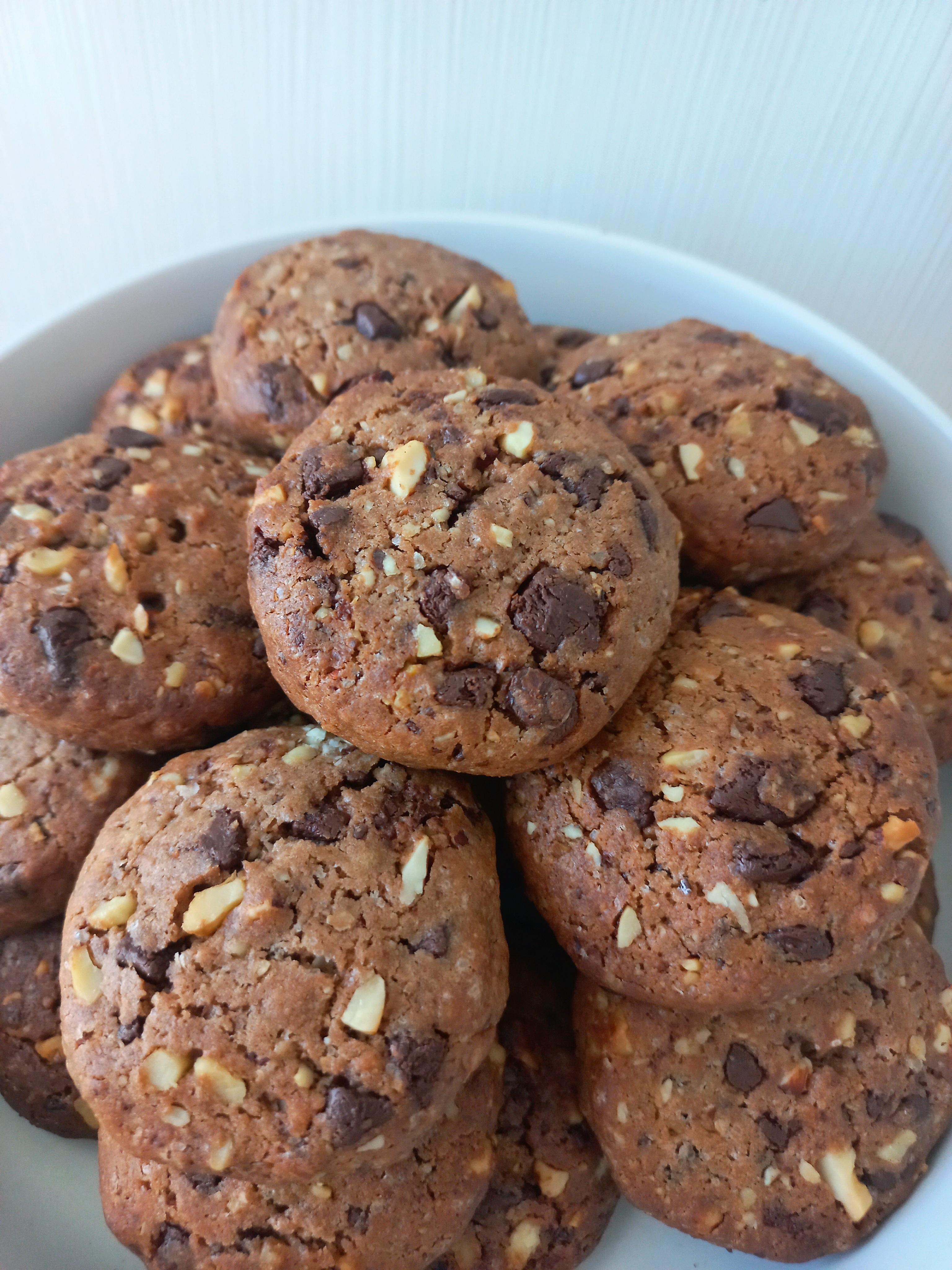 Печенье с орехами и шоколадом