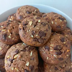 Печенье с орехами и шоколадом