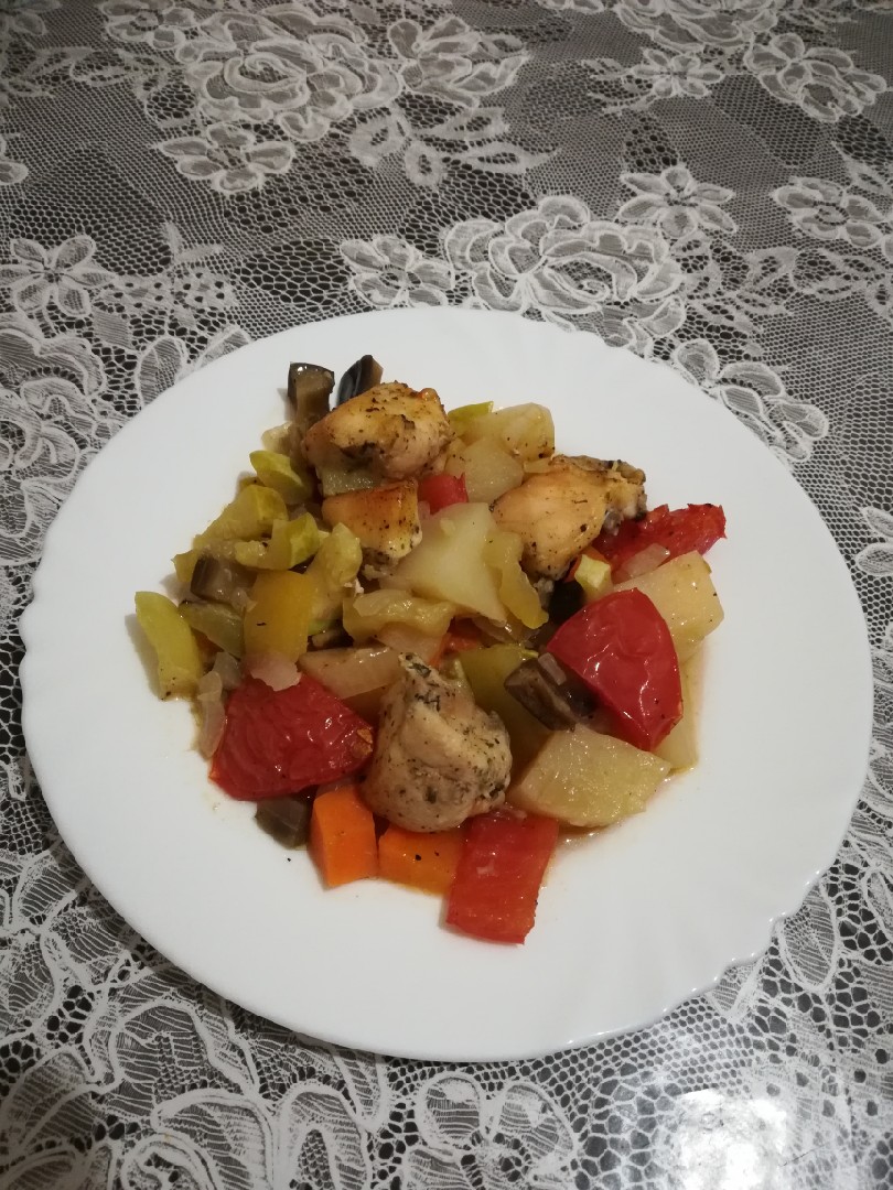 Овощное рагу с куриной грудкой