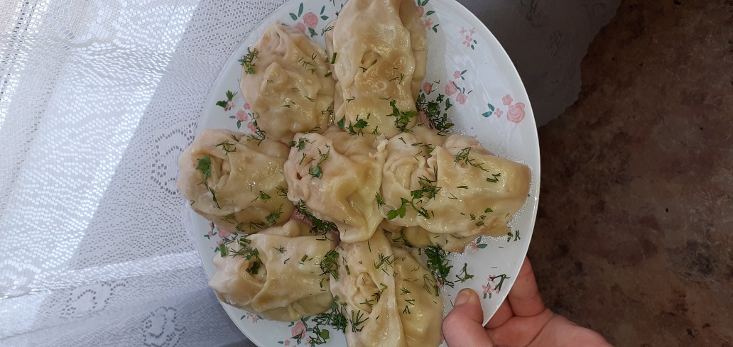 Манты с тушёнкой и картошкой