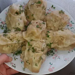 Манты с тушёнкой и картошкой