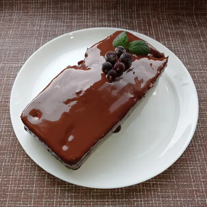 Кекс со смородиной в шоколадной глазури