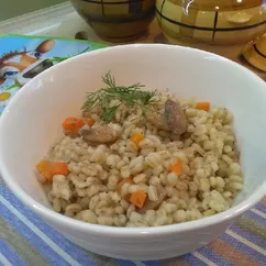 Каша перловая с грибами и курицей в горшочке