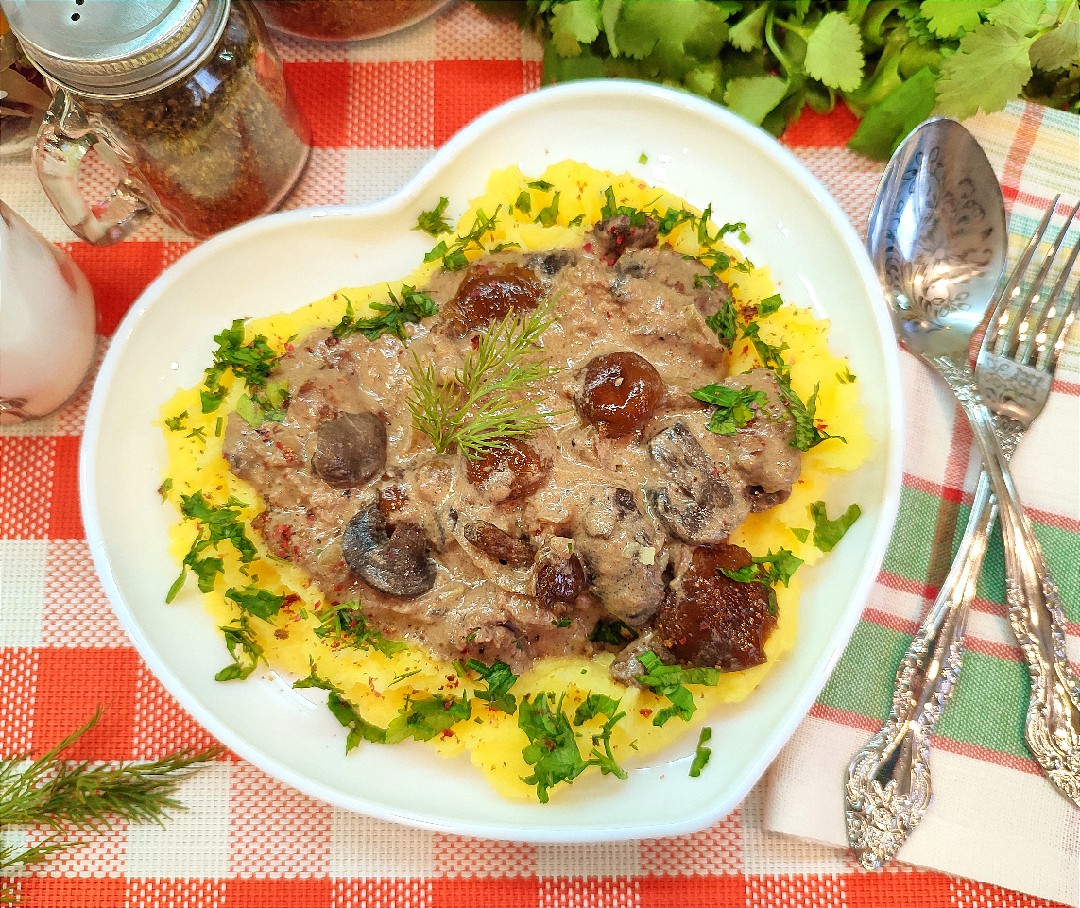 Грибы в молочно-сметанном соусе – кулинарный рецепт