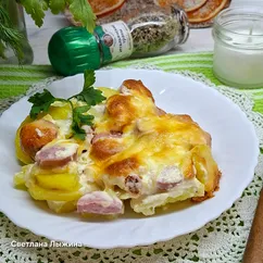 Картофельная запеканка с сосисками и сыром
