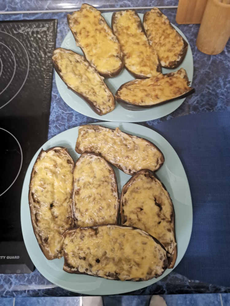 Запечённые баклажаны с фаршем