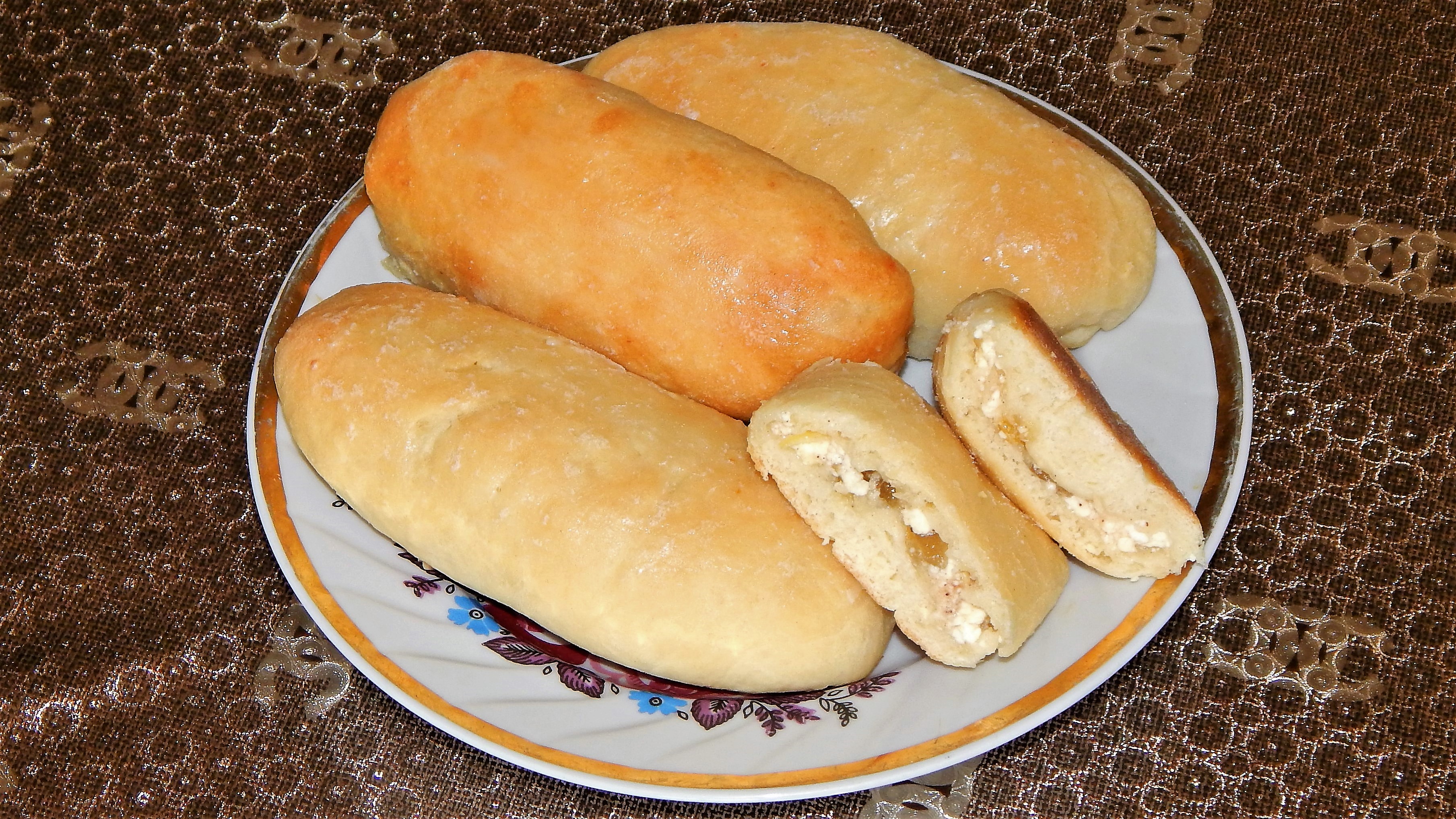 Пирожки с вареньем и лимонной глазурью