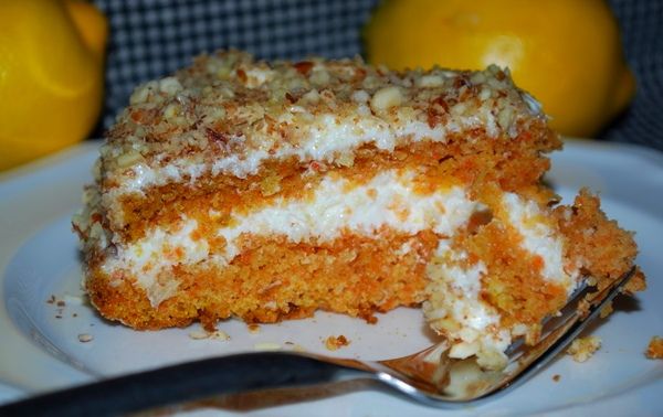 Рецепт: Морковный пирог с лимонной цедрой - в мультиварке