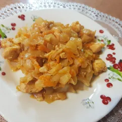 Тушёная капуста с курицей