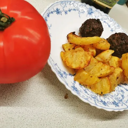 Картофель с мясными шариками в духовке