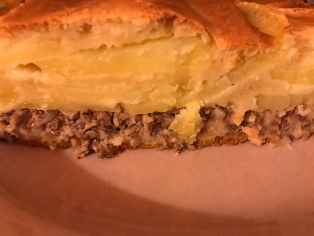 Слоеный пирог с форелью и картофелем, пошаговый рецепт на ккал, фото, ингредиенты - Елена