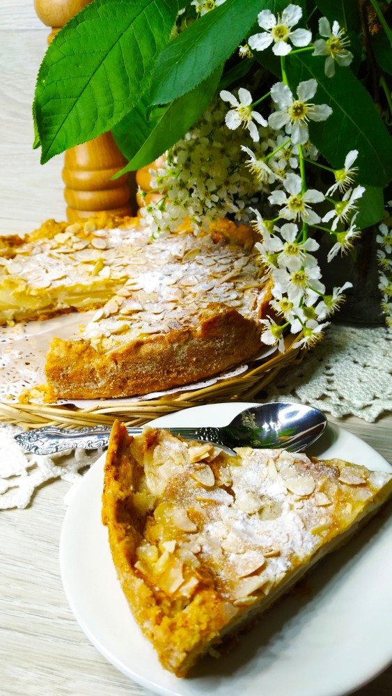 Цветаевский пирог с грушами и миндалём