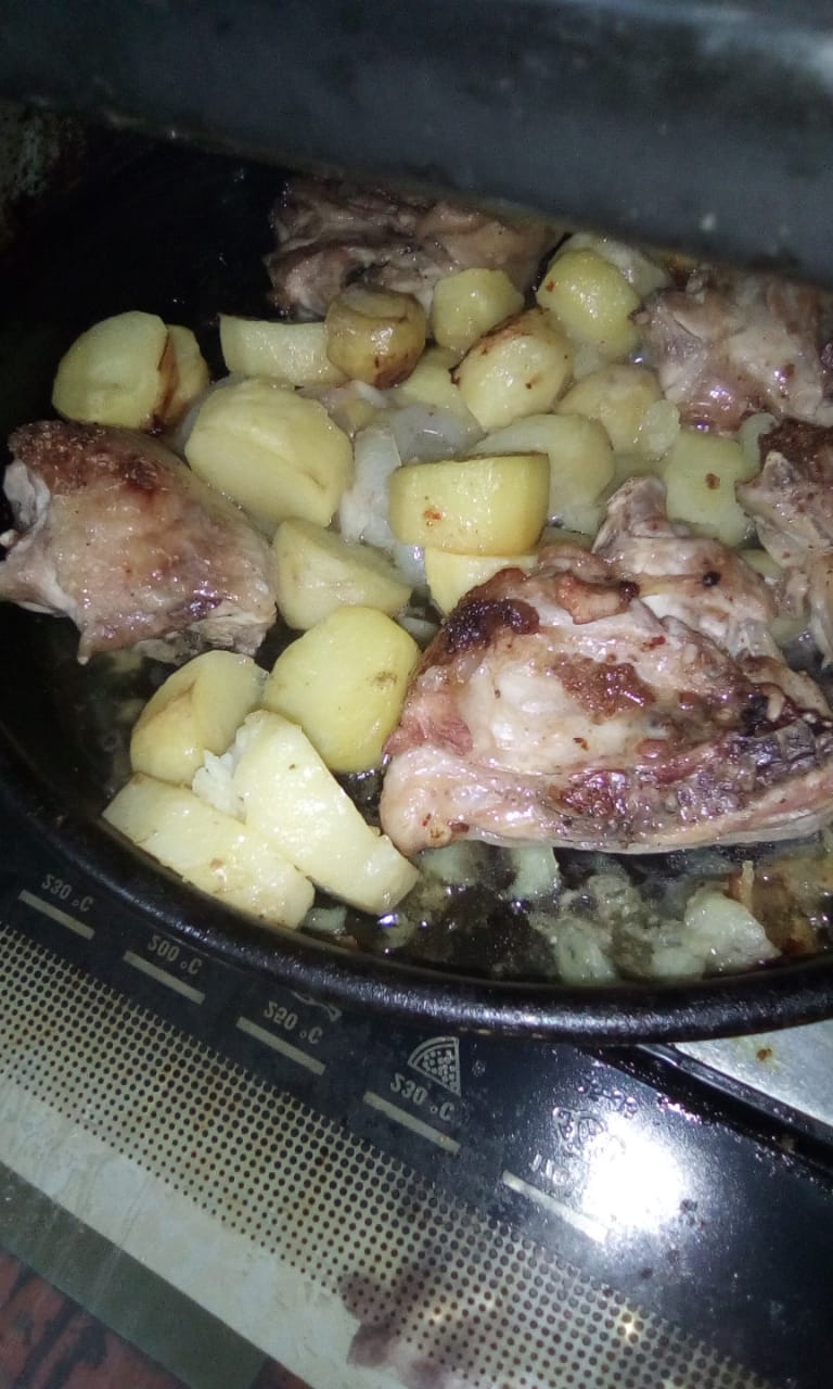 Куриные бёдра запечённые с картофелем. - рецепт с фотографиями - Patee. Рецепты