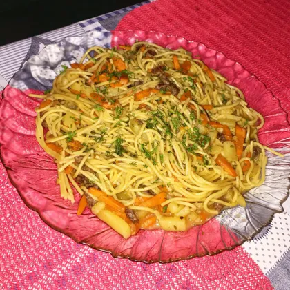 Спагетти с мясом и овощами 🍝