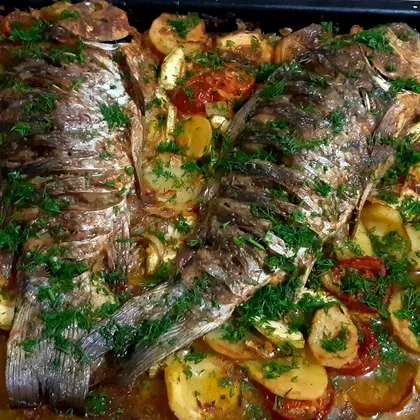 Рыбка с овощами в духовке