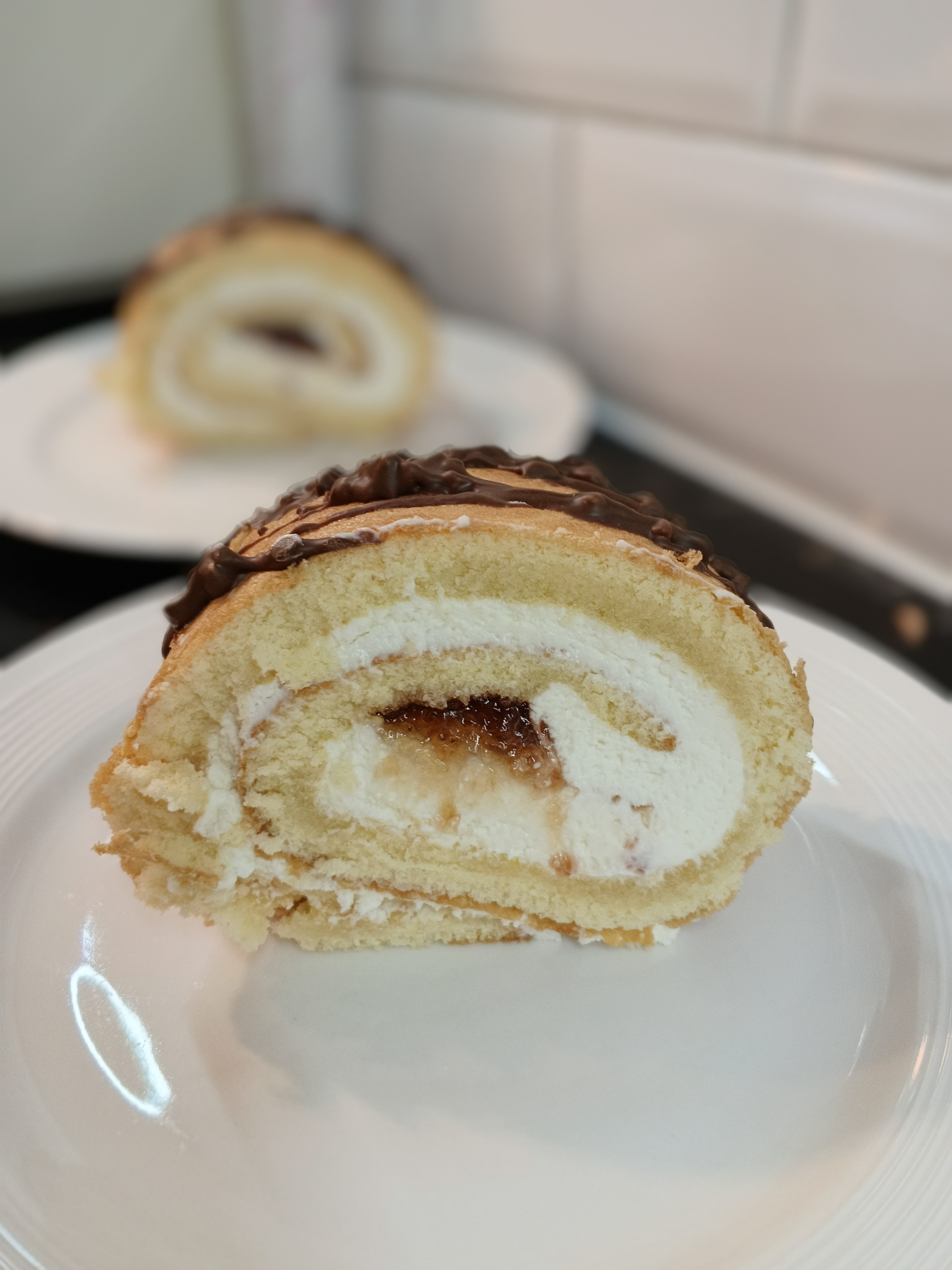 Бисквитный рулет с маскарпоне