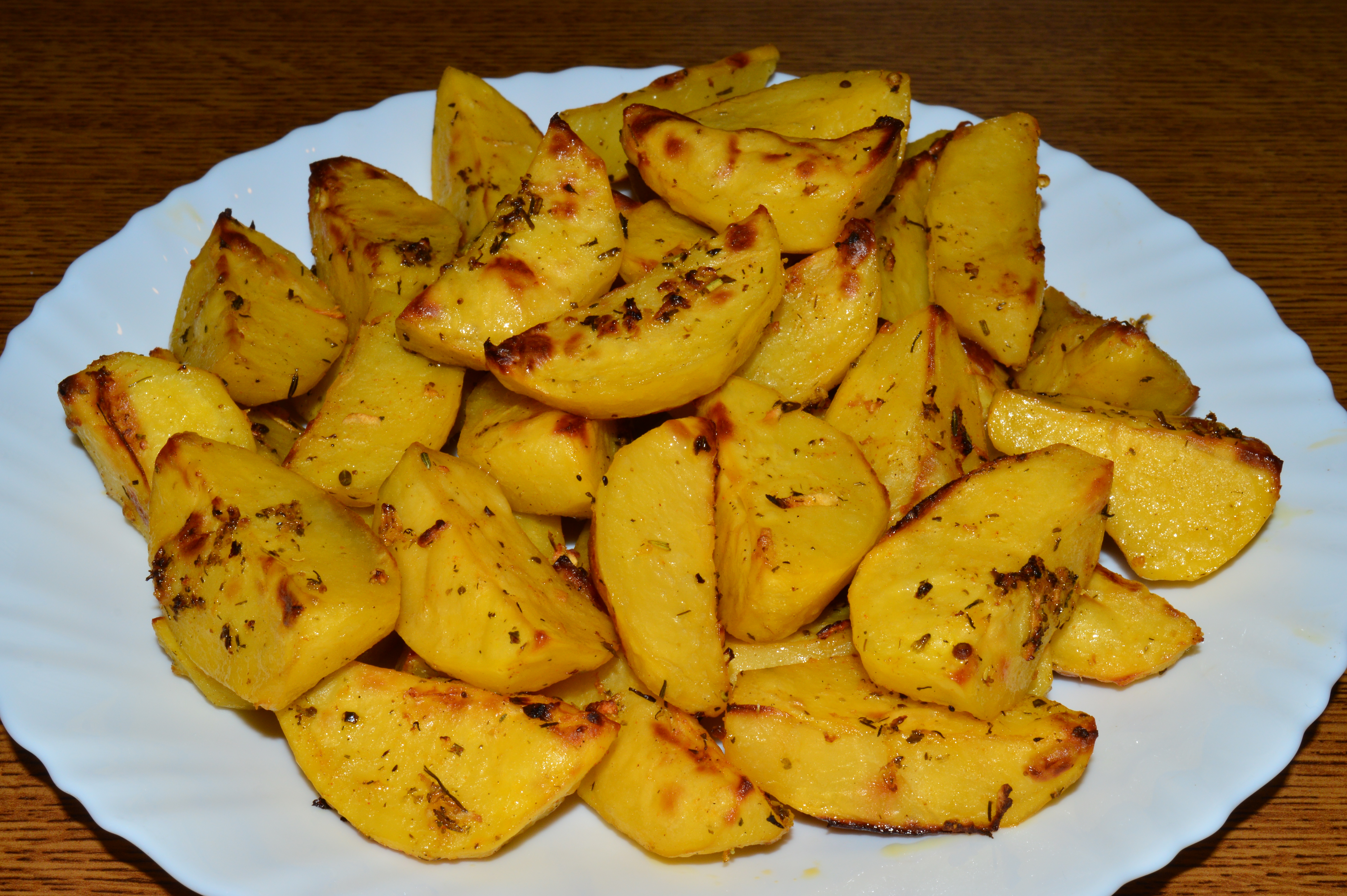 Запеченный картофель с лимоном и розмарином