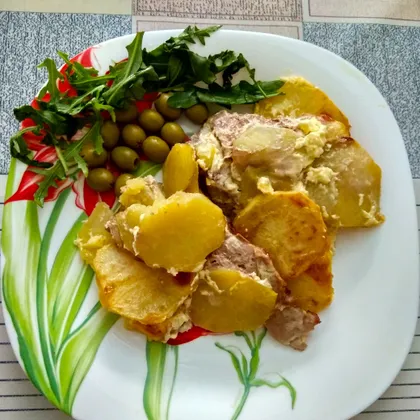 Картофель со свининой, запечённый в духовке