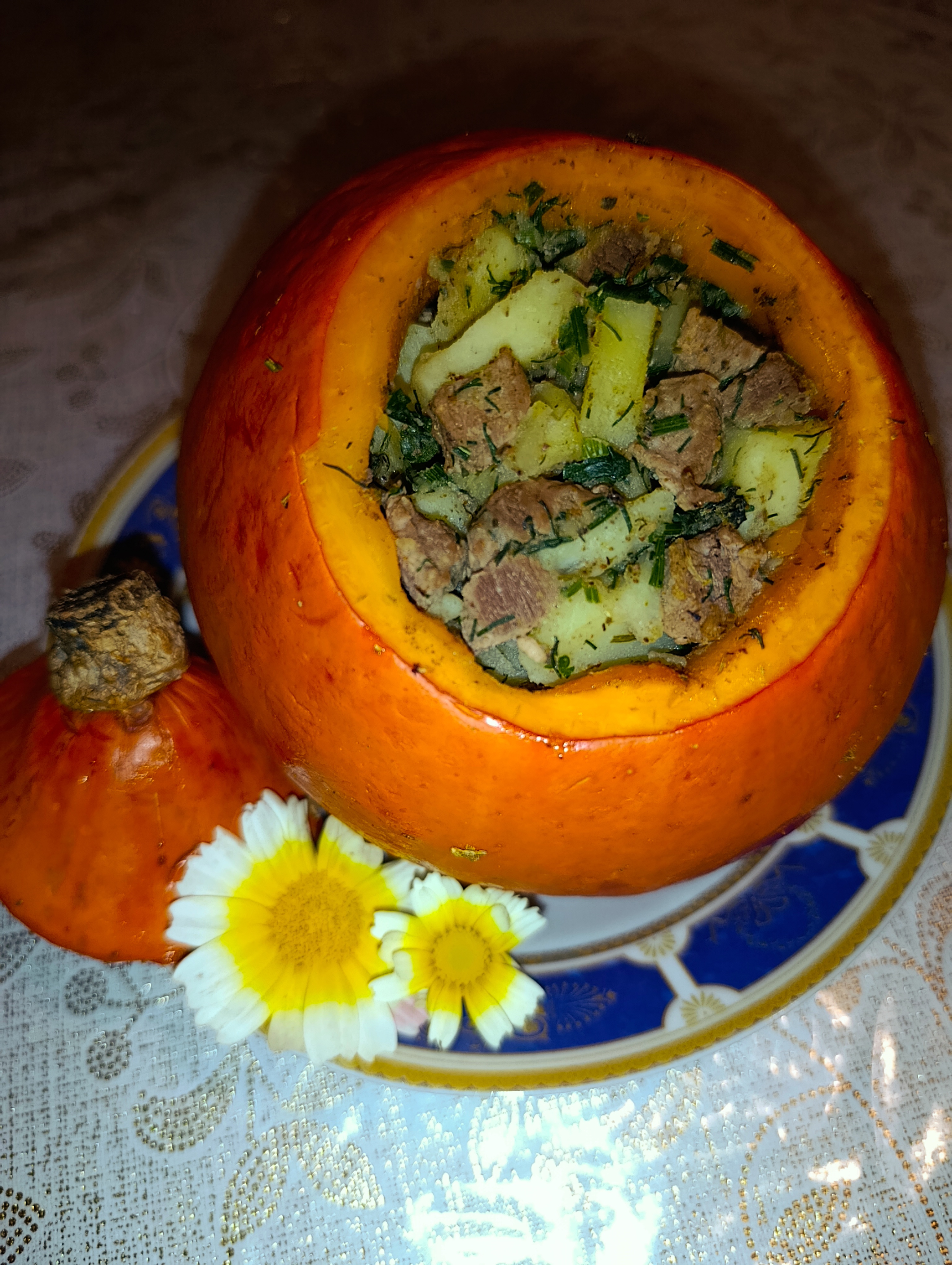 Картошка с говядиной в тыкве