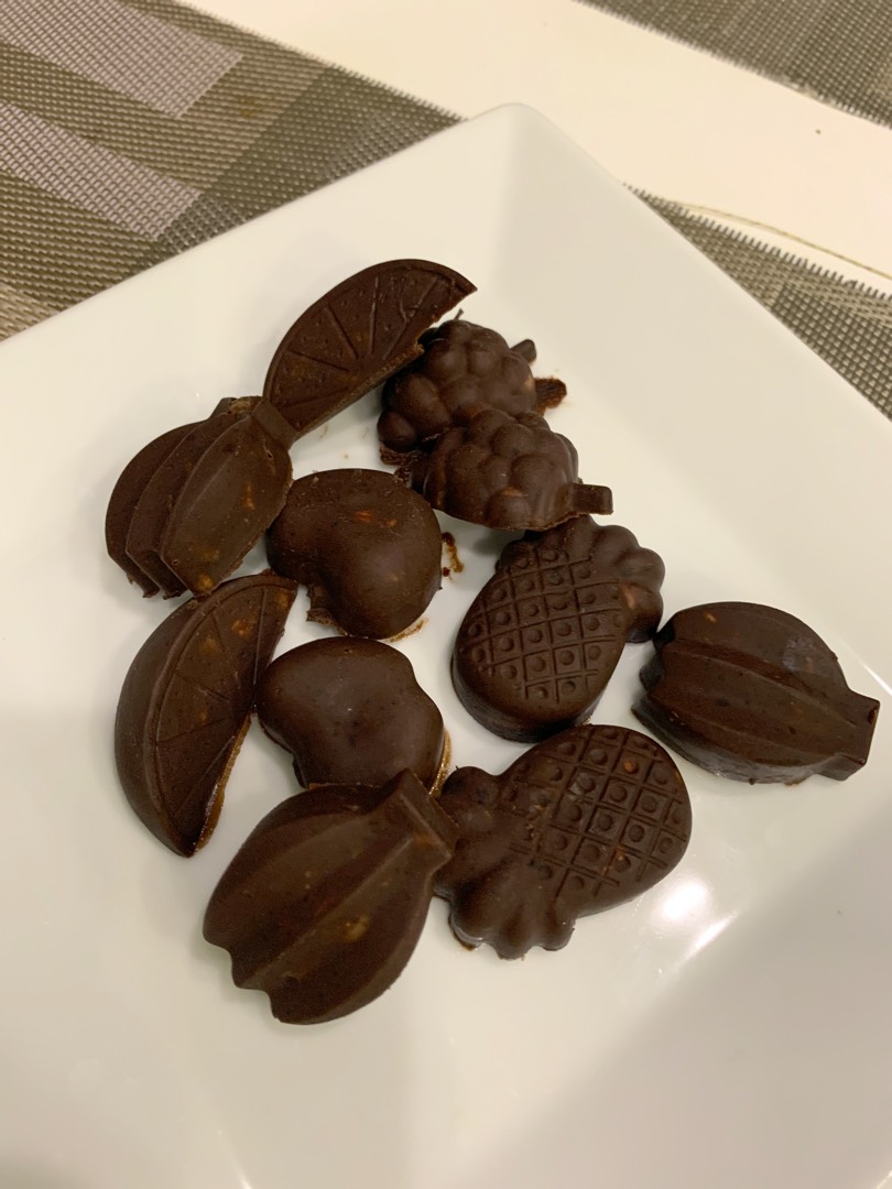 Шоколадные кето-конфеты с орехами