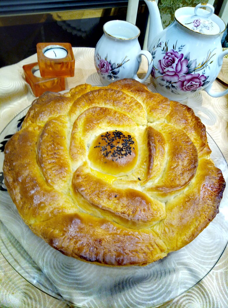 Дрожжевой пирог "Цветок" с творогом и яблоками